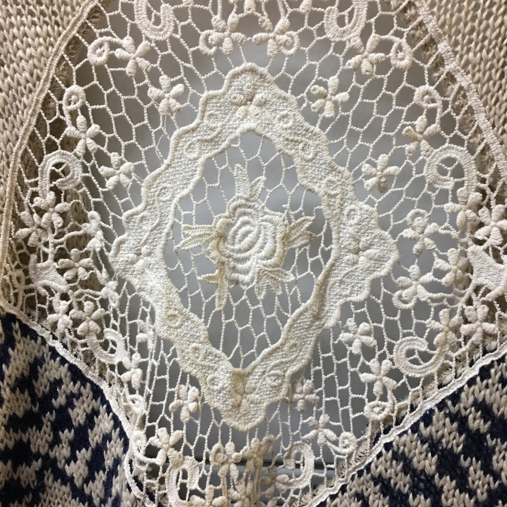 Blue pepper poncho